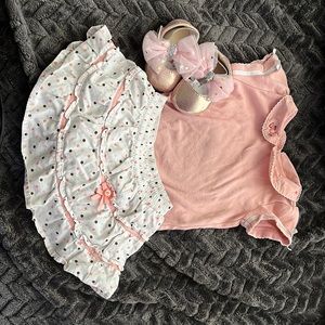Baby girls Gymboree 6-12 month outfit gently used with new shoes(not gymboree).